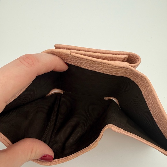 Gucci Pink Leather Compact Wallet - Picture 6 of 9